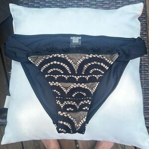 PilyQ Lace black size medium Bikini Bottoms